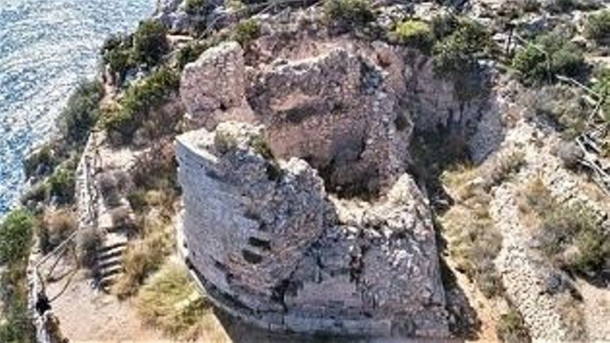La ruta que tienes que hacer antes de que acabe septiembre: tiene castillo y termina en una cala