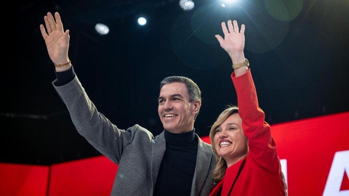 El presidente del Gobierno, Pedro Sánchez, y la líder del PSOE Aragón, Pilar Alegría en un acto en Huesca.