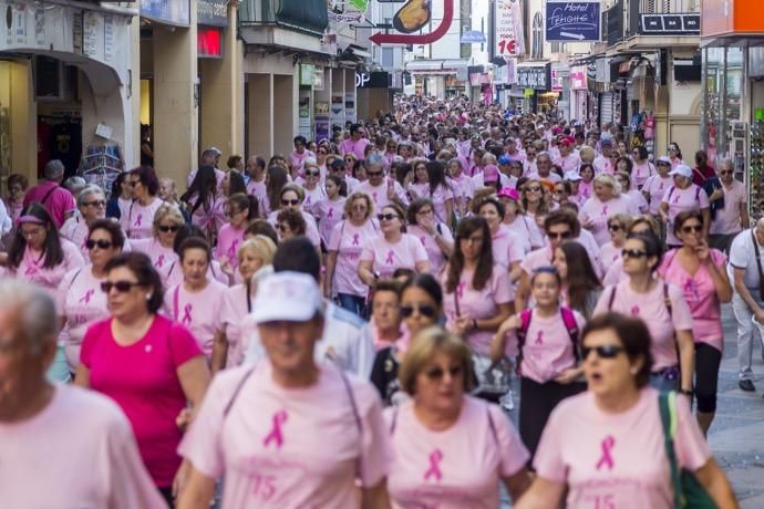 Marcha contra en cáncer de mama en Benidorm