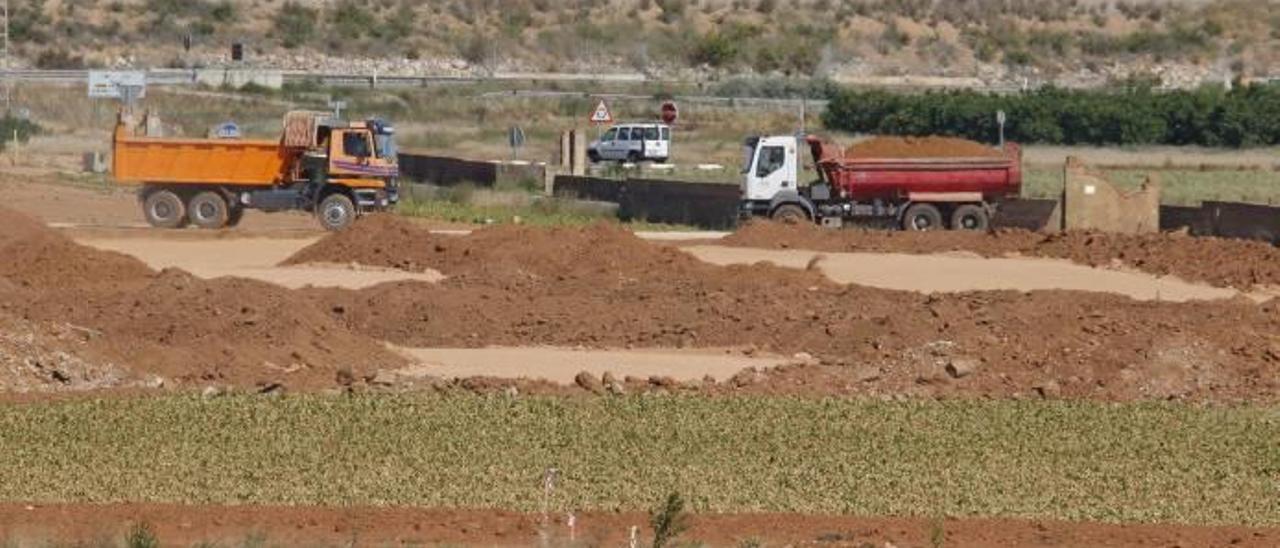 El ayuntamiento paraliza las obras del macrocircuito de karts de Guadassuar