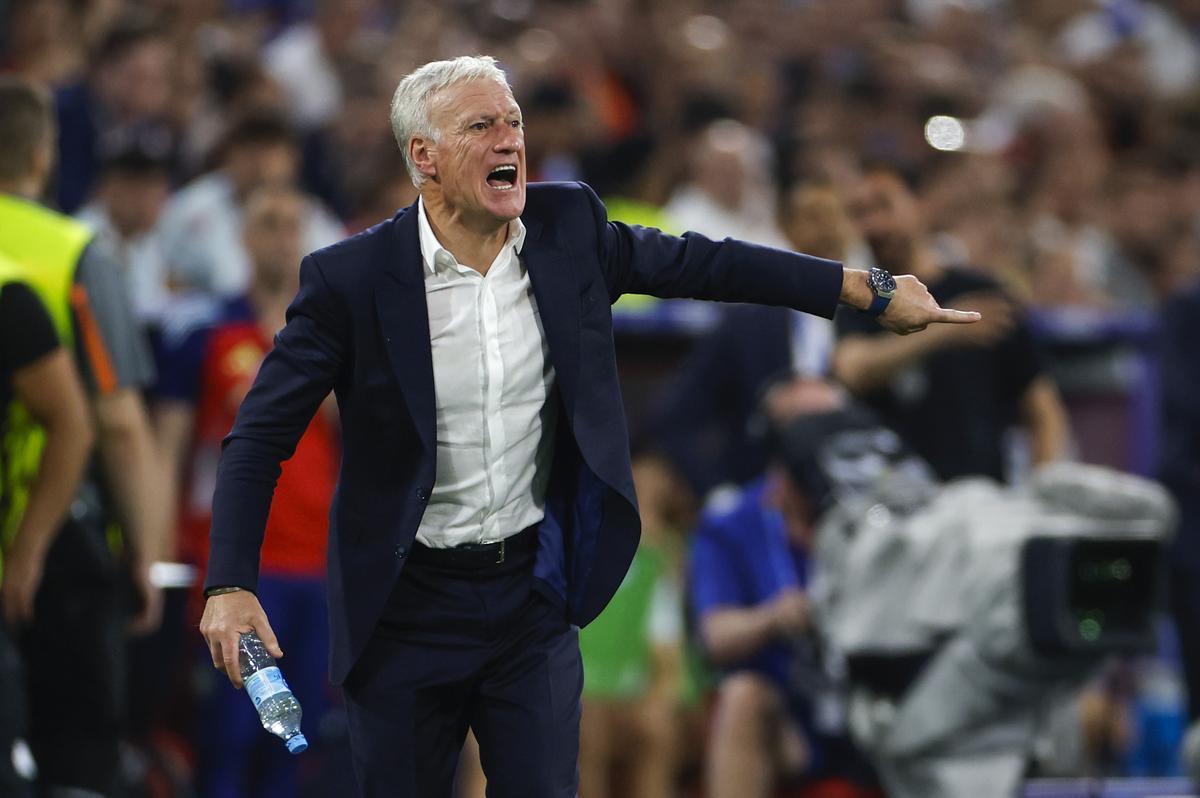 La eliminación presiona a Deschamps