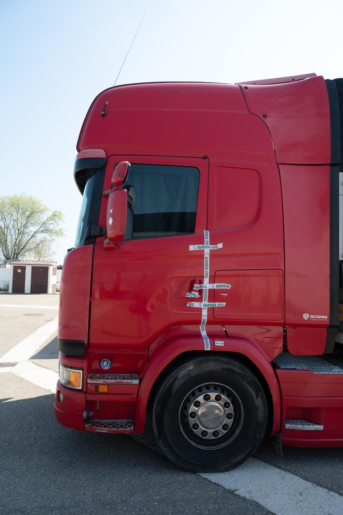 El camión del atropello del camionero que descansaba en el área de servicio.