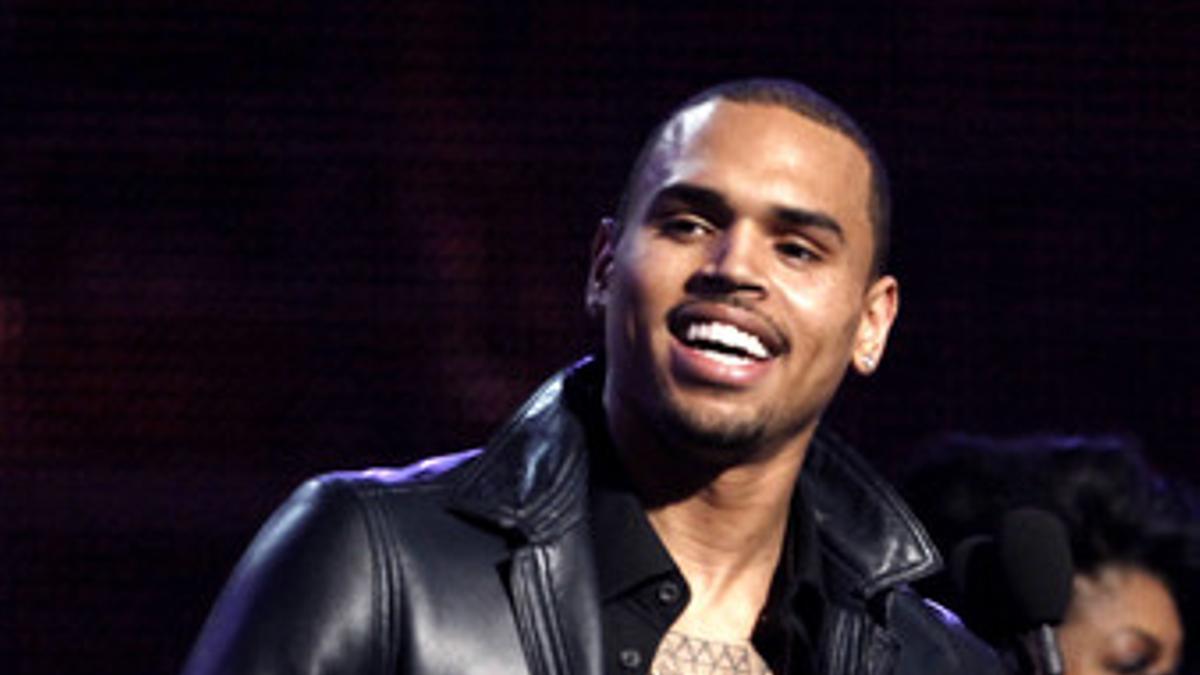 Chris Brown, al recoger su premio en la reciente gala de los Grammy.