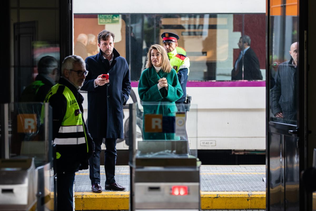 La ministra de Transportes, Raquel Sánchez, en su visita al lugar del accidente de trenes, en la estación de Montcada i Reixac-Manresa