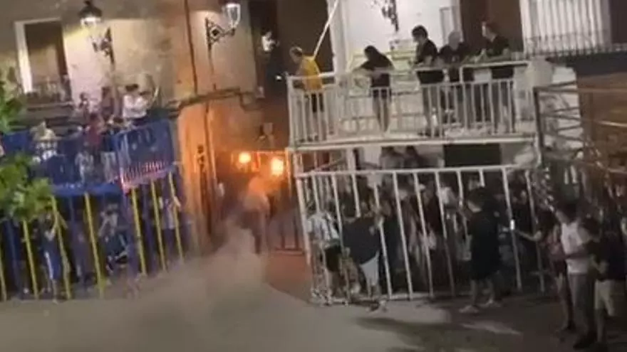 Impresionante embestida en Algar de Palància
