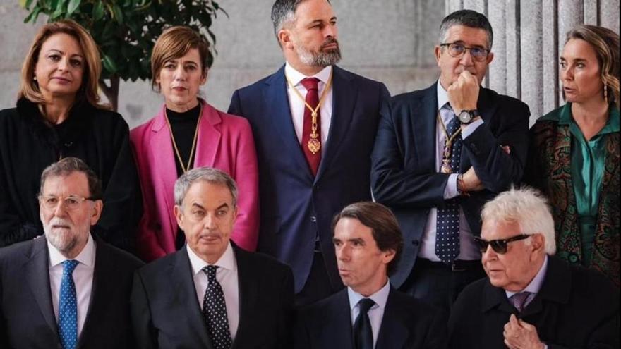 La nacionalista Cristina Valido (izquierda) en el acto de jura de la Constitución de la princesa Leonor, tras los expresidentes de España