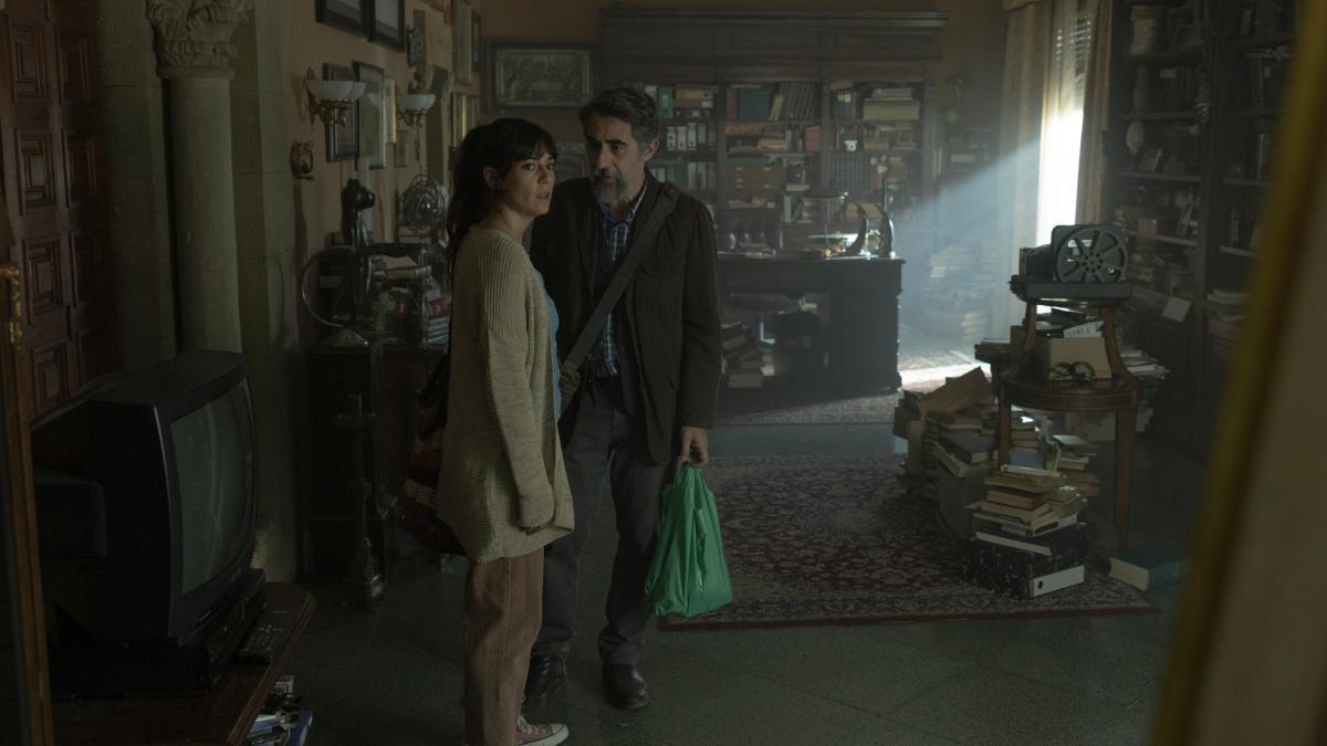 Eva Ugarte y Berto Romero, en la serie 'El otro mundo'
