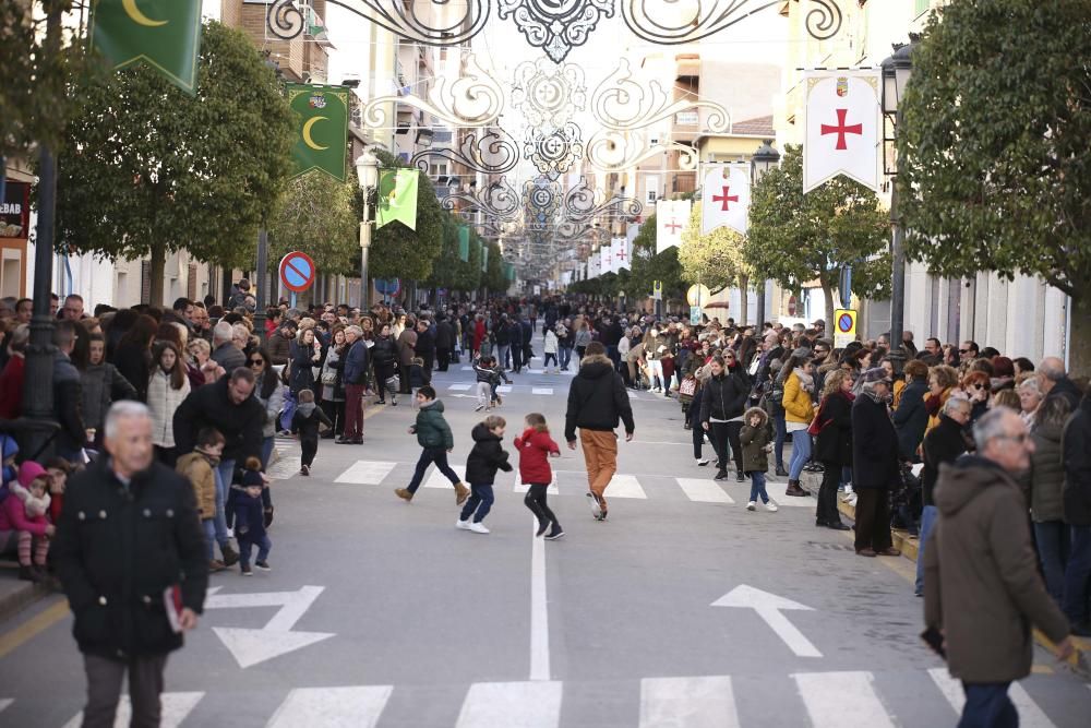 La comparsa Turcos sacude las calles a cinco días de los Moros y Cristianos de Sax