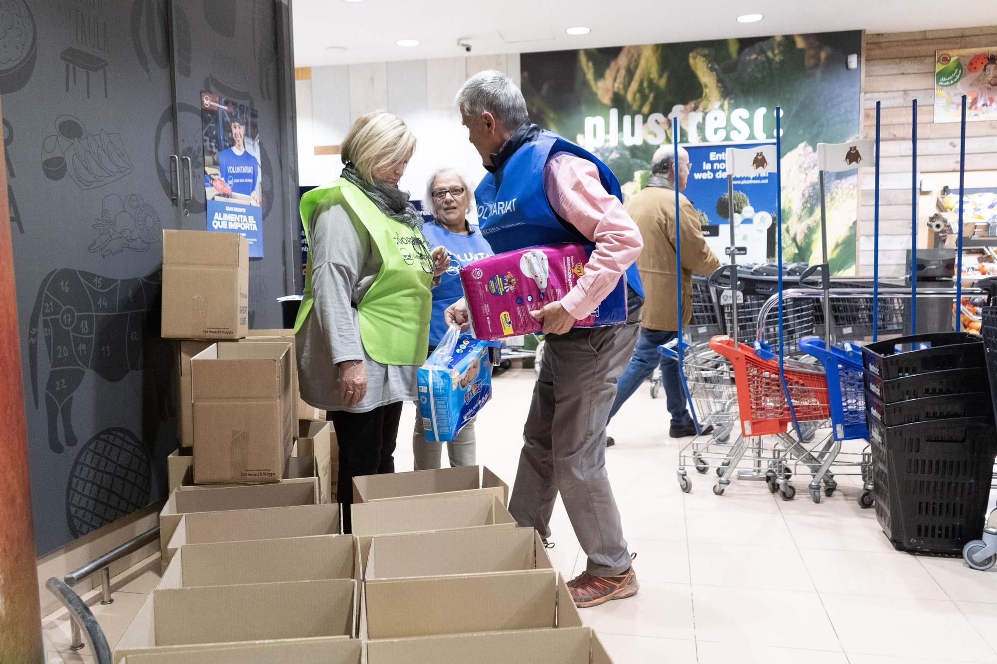 El Gran Recapte d'Aliments en supermercats de Manresa, en imatges