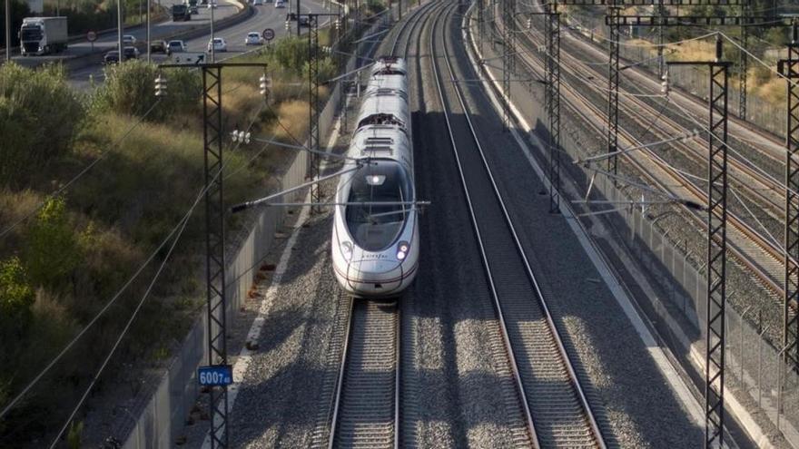 Una nueva vía del AVE reducirá a dos horas el trayecto entre Valencia y Barcelona