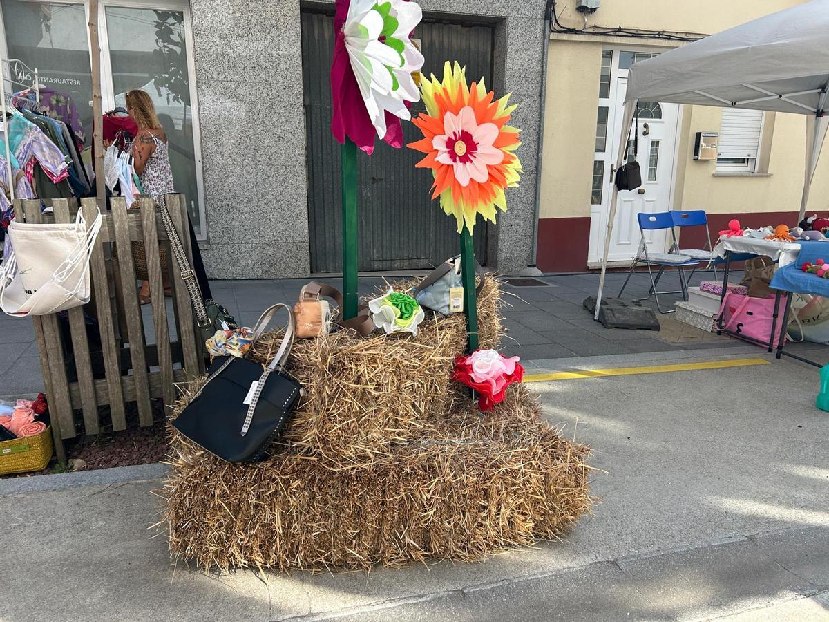O comercio de Outes saca ás rúas produtos de artesanía, gastronomía e horta no marco da Feiriña