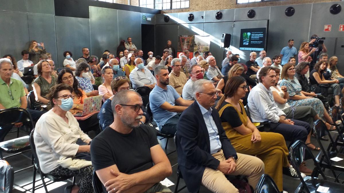 La Plataforma No al bypass asistió al Foro metropolitano celebrado en el Parc Central de València.