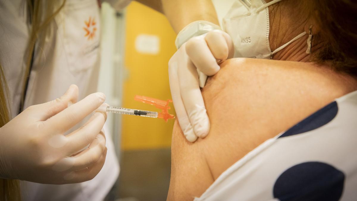 Vacunación con Janssen en el centro de salud Actur Oeste.