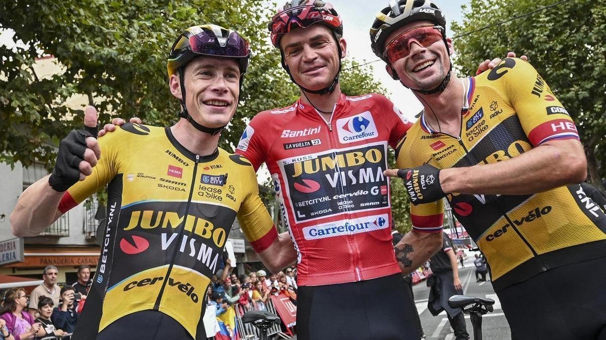 Vingegaard, Kuss y Roglic, del Jumbo-Visma, coparon el podio de la última Vuelta a España.