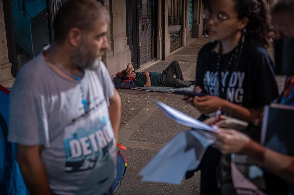 Arrels recuenta a las personas durmiendo en la calle en Barcelona