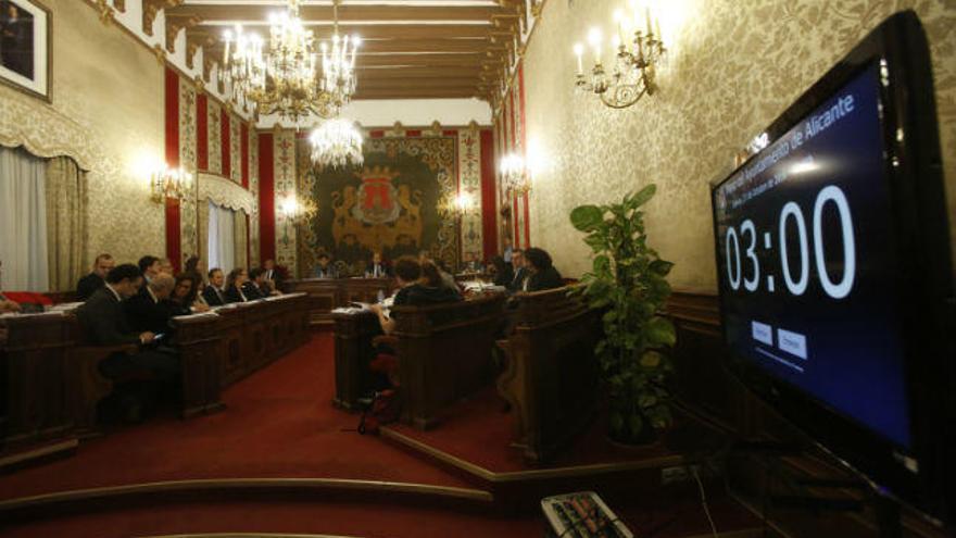 Uno de los cronómetros instalados en la sala plenaria