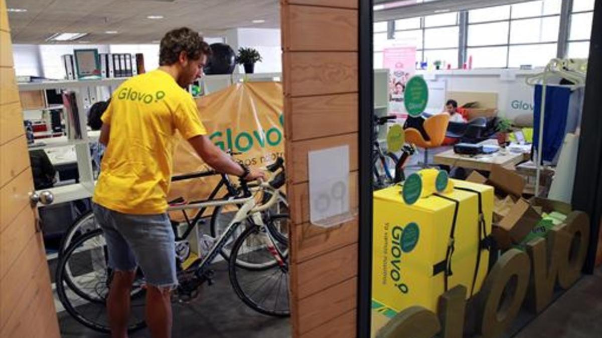 Instalaciones de Glovo para el envío de paquetes.