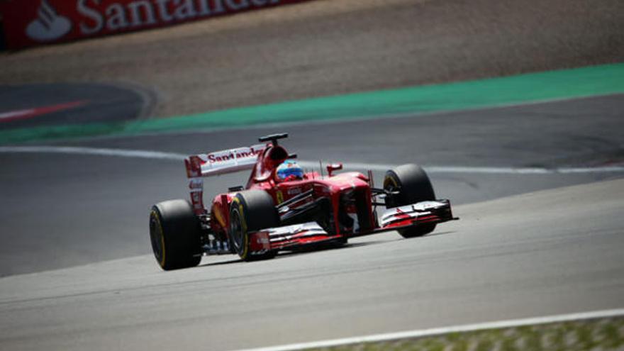 Fernando Alonso, con su Ferrari.