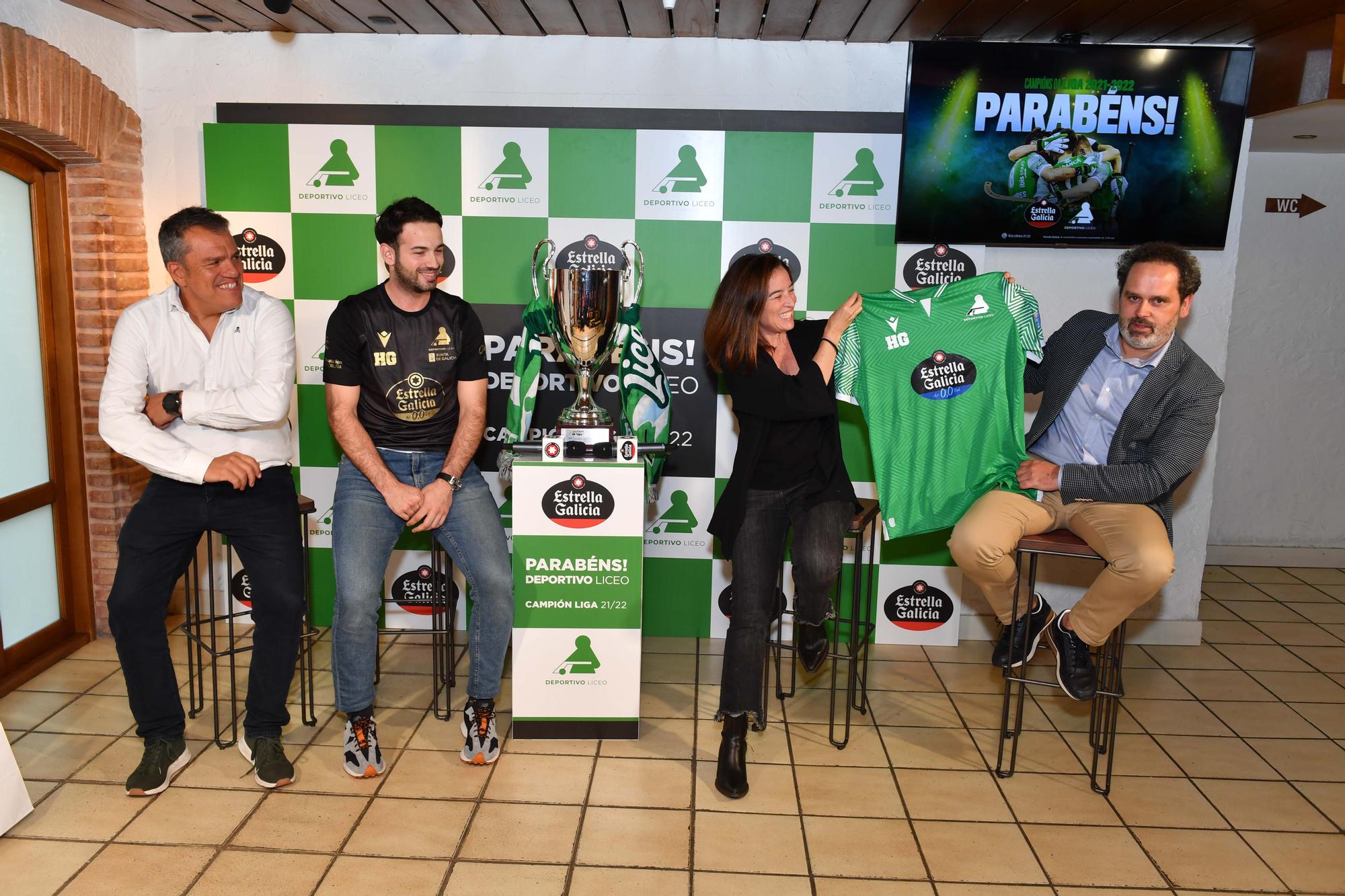 La plantilla del Liceo celebra su título de OK Liga en la cervecería de Estrella Galicia en Cuatro Caminos.