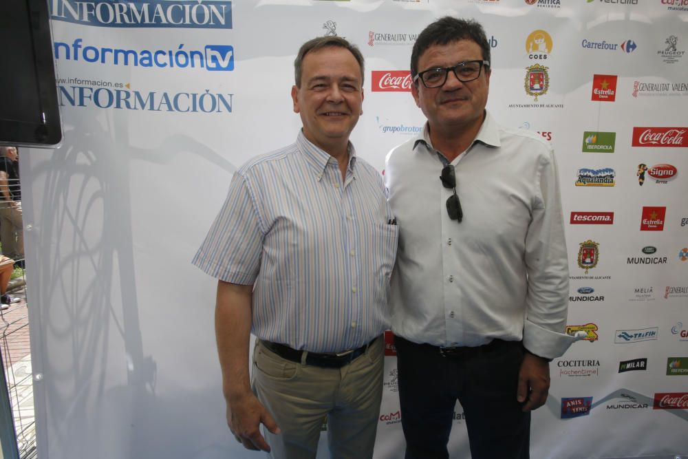 El director de INFORMACIÓN posa con el concejal de Ciudadanos en el Ayuntamiento de Alicante José Luis Cifuentes