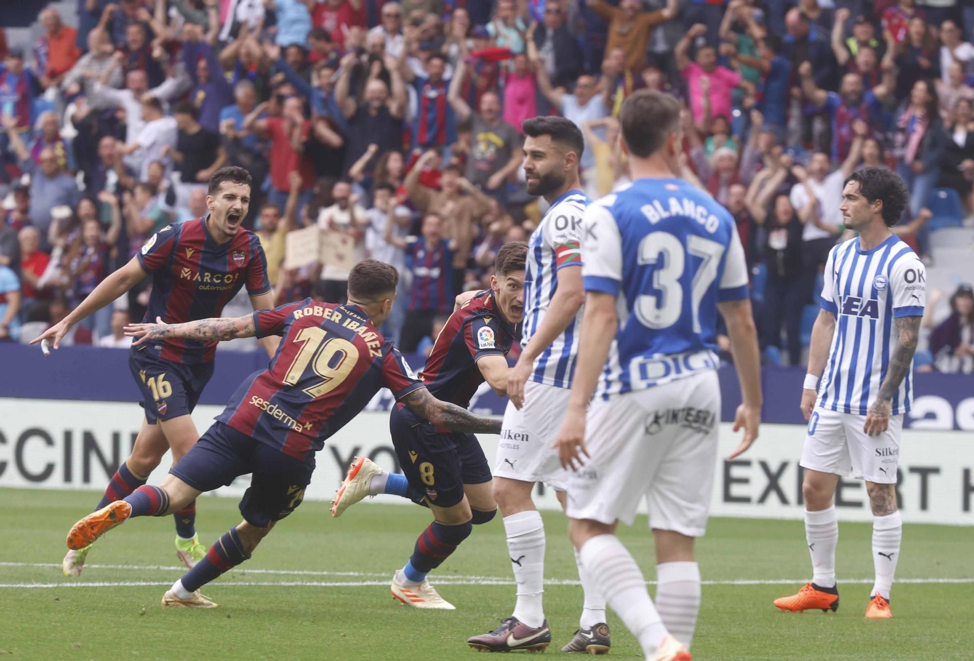 Las mejores imágenes del Levante UD - Deportivo Alavés