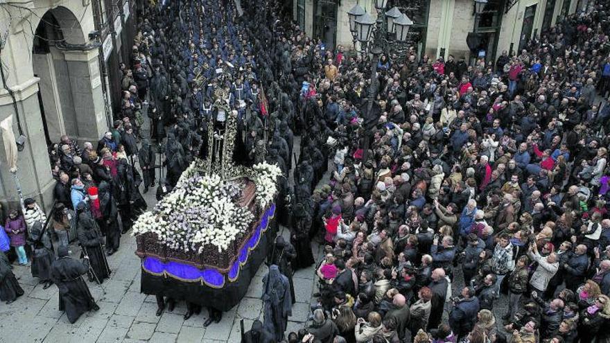 Un instante de la procesión de Jesús Nazareno, en 2019. | Jose Luis Fernández