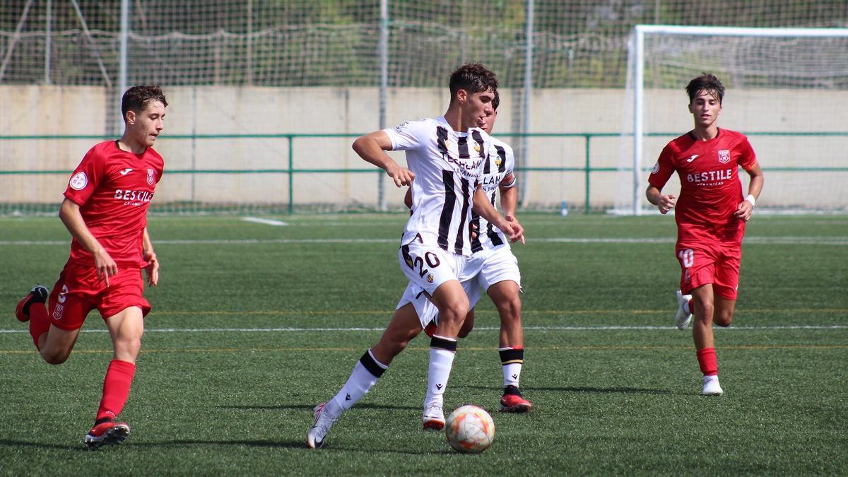 Héctor Royo, que conduce el balón, fue el autor del 1-0 para el Castellón frente al Roda B.