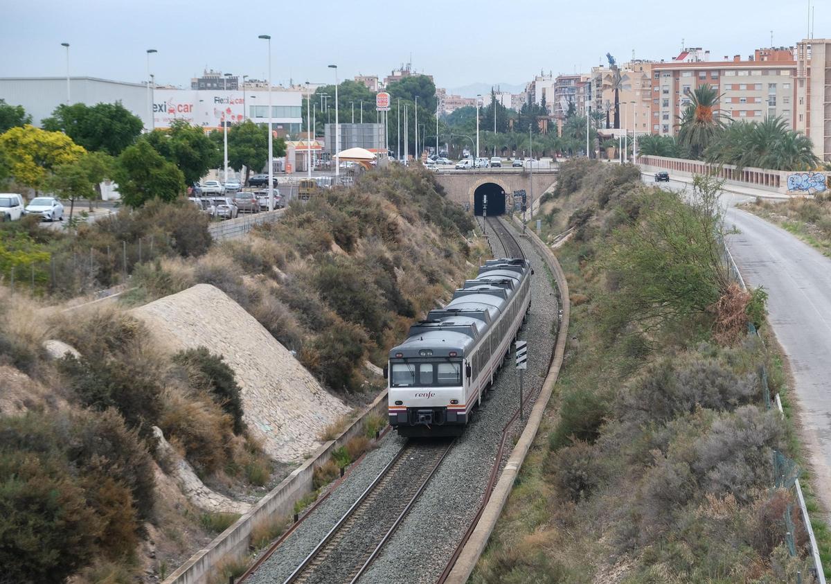 La mejora del ferrocarril es otra de las reivindicaciones empresariales en Elche