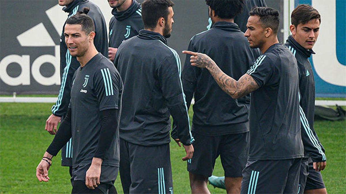 Se mofan de Cristiano: El 'toreo' al portugués en el rondo de la Juve. Su cara lo dice todo...