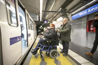 Detenido un hombre por una pelea con arma blanca sobre una rivalidad futbolística en el metro de Barcelona