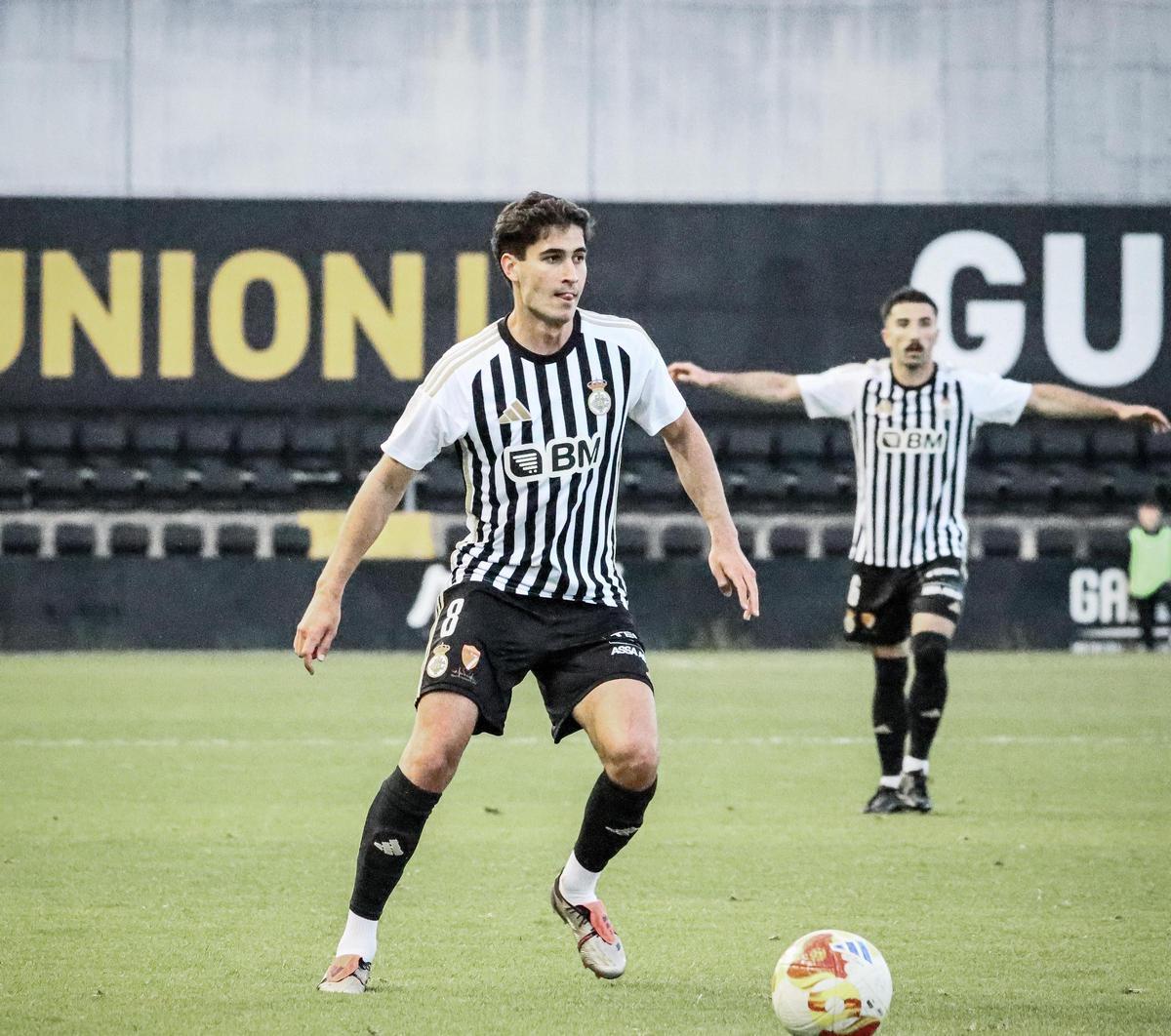 Javi Mecerreyes con la camiseta del Real Unión de Irún.