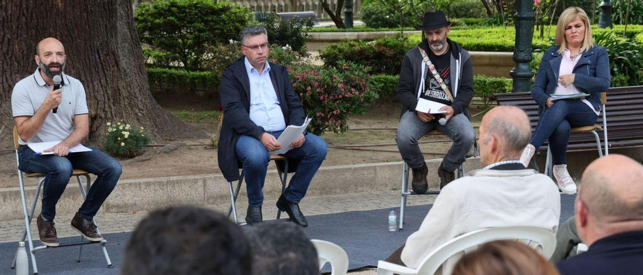 De izquierda a derecha, los candidatos Xoán Carlos González (BNG), Javier Bas (PP), Roberto Villar (AER) y Digna Rivas (PSOE), durante uno de los debates electorales durante la campaña. |   // JOSÉ LORES