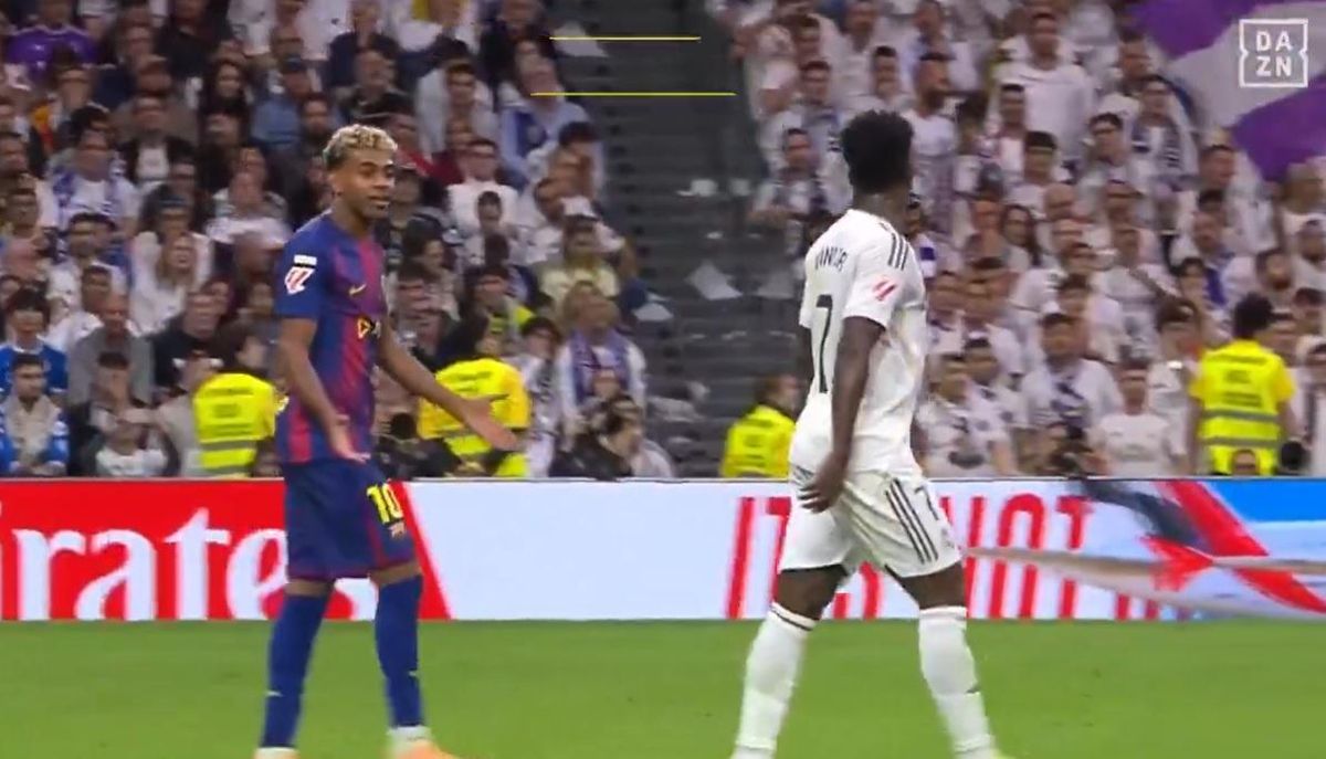 Lamine Yamal and Vinicius, during the match