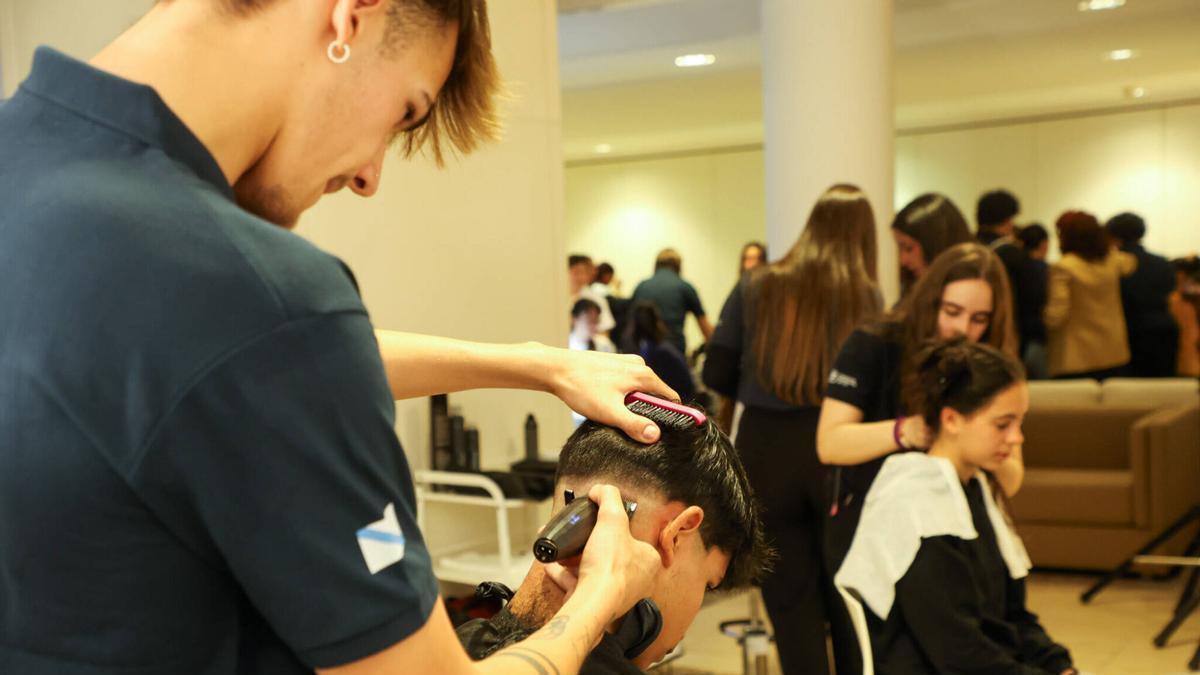 Muestra de trabajos en el primer día de FP Innova 2026, en el Museo Centro Gaiás de la Cidade da Cultura, en Santiago de Compostela. FORMACION PROFESIONAL. ALUMNOS. ESTUDANTES