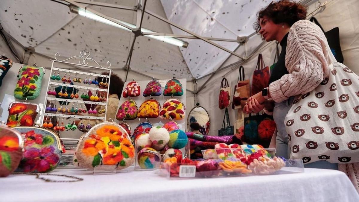 Puesto de artesanía en el Parque García Sanabria de Santa Cruz de Tenerife.