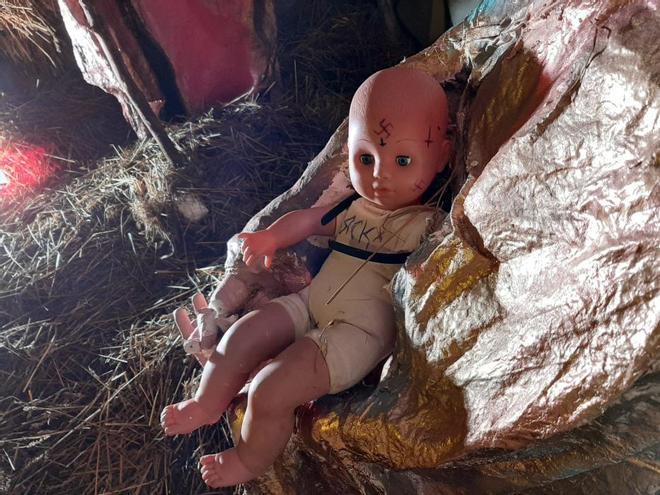 Un Niño Jesús 'fake' aparece en el belén de Ourense