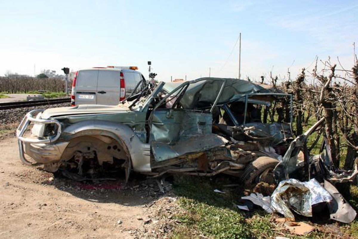 El cotxe en què viatjava la víctima mortal ha quedat completament destrossat. El cotxe en què viatjava la víctima mortal ha quedat completament destrossat.