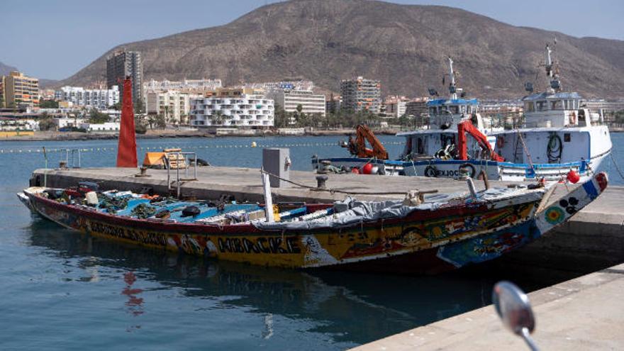 Embarcación llegada el miércoles al puerto de Los Cristianos, en Tenerife.