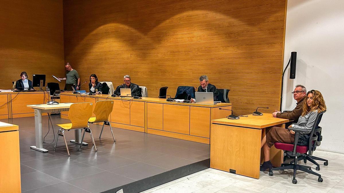 El acusado de arrojar a un hombre por una terraza en Lanzarote insiste en que no quería su muerte