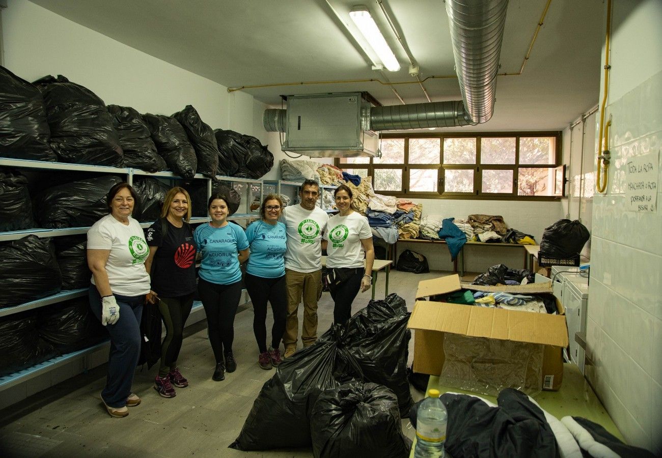 Más de 70 voluntarios colaboran en  la limpieza de la antigua residencia de Tunte