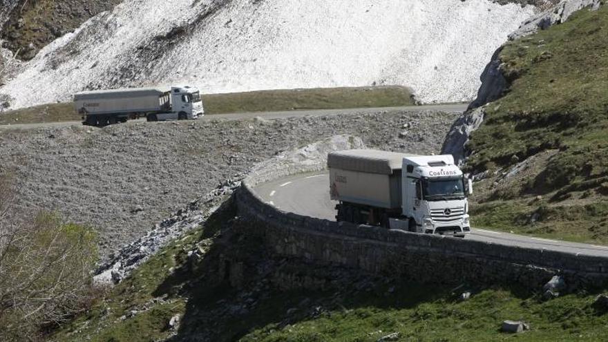 Francia rompe el acuerdo y prohíbe el tráfico nocturno por el Portalet