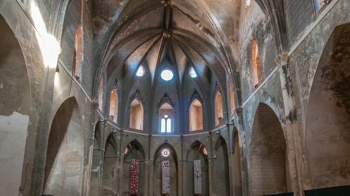 Cabecera y la nave de la Iglesia Santiago de Montalbán.