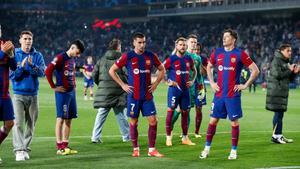 Los jugadores del Barça se dirigieron a la afición blaugrana tras caer eliminados contra el PSG en los cuartos de la Champions