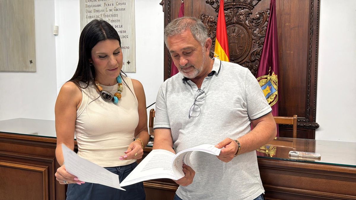Hernández y Meca tras su comparecencia.