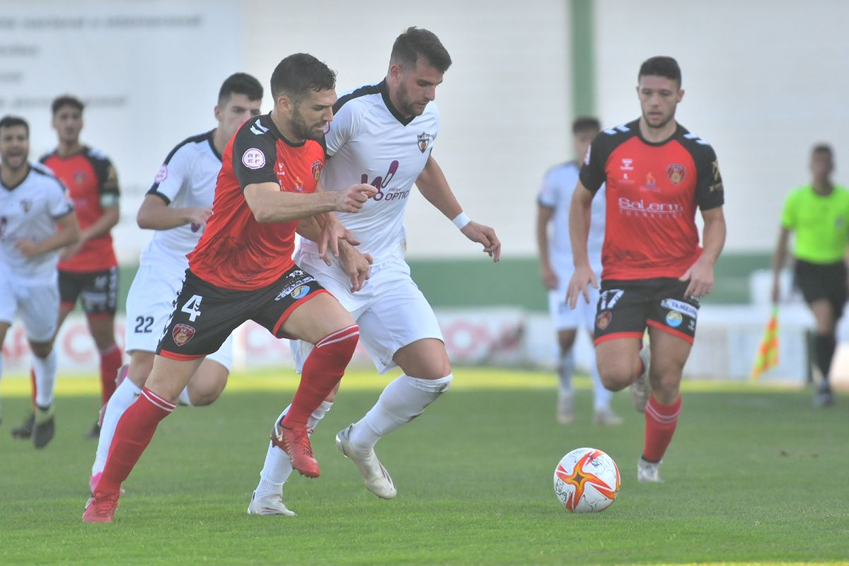 El Pozoblanco logra su primera victoria de la liga en el derbi ante el Salerm Puente Genil