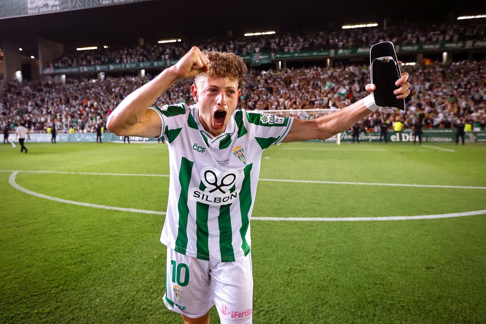 El Córdoba CF vuelve a Segunda / Las mejores imágenes de una noche para la historia