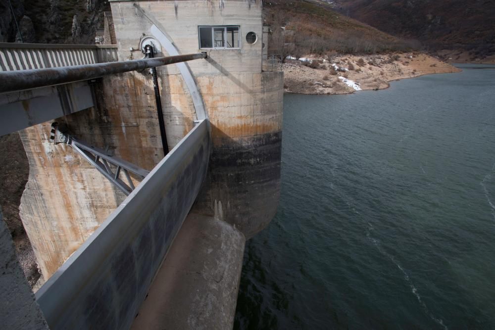 Así está el pantano de Barrios de Luna