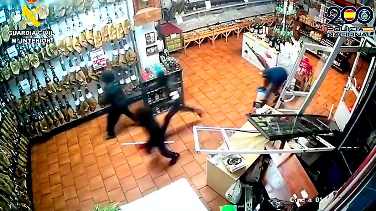 VÍDEO | Desarticulada en Sevilla una de las bandas de aluniceros más activa del Sur de España