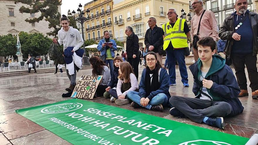Activistas de Fridays for Future València, en una concentración previa a la actual crisis.
