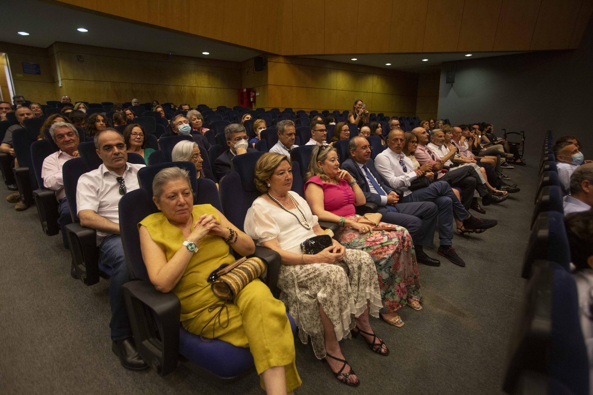 Multitudinaria fiesta del patrón de la Abogacía